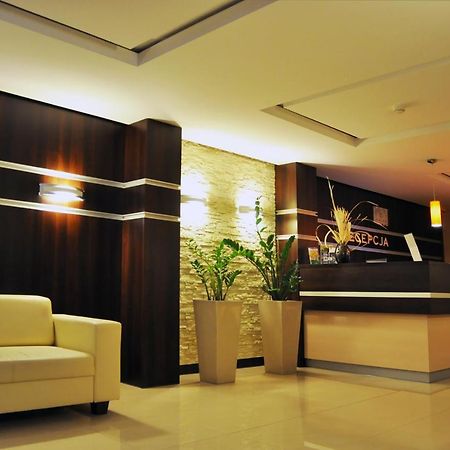 Hotel Pojezierze 슈체시네크 외부 사진