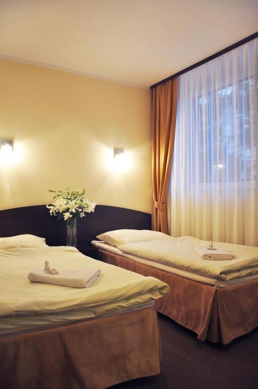 Hotel Pojezierze 슈체시네크 외부 사진