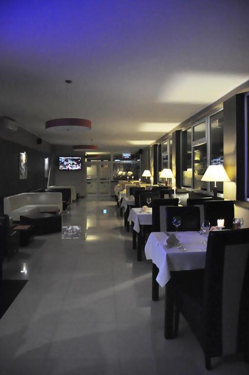 Hotel Pojezierze 슈체시네크 외부 사진