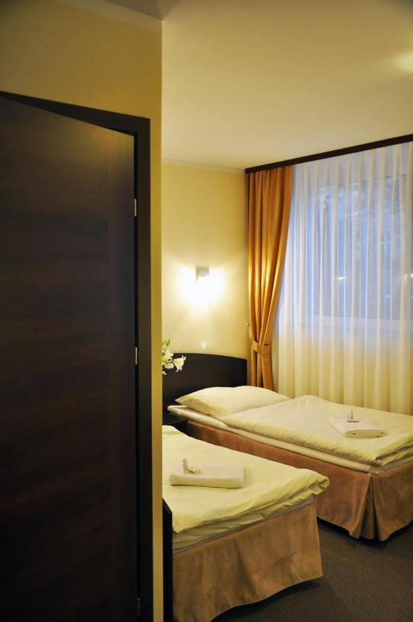 Hotel Pojezierze 슈체시네크 외부 사진